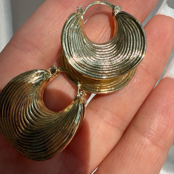 Zara 18K Gold color Crescent Hoop Earrings - Picture 7 of 8